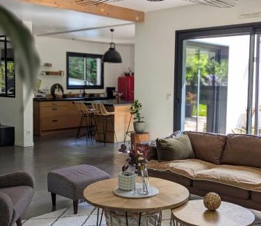 Fille Casa | Maison Architecte, Parc arboré & BBQ, 10 min du circuit