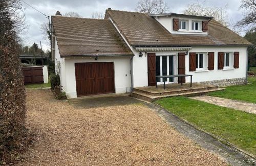 Saint-Prest Casa | Maison au calme avec spa et rivière à côté de CHARTRES