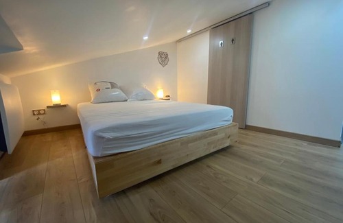 Champeix Casa | Maison au pied du château + parking privé