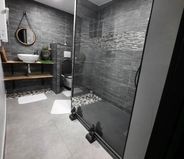 Saint-Mitre-les-Remparts Hotel | Maison avec jacuzzi