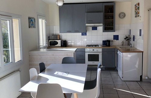 Saint-Regnobert-de-la-Cote-de-Nacre Casa | Maison Avec Cour Ensoleillée et Jardin, à 5 min Plage. Idéale Pour les Familles