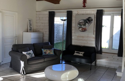 Saint-Regnobert-de-la-Cote-de-Nacre Casa | Maison Avec Cour Ensoleillée et Jardin, à 5 min Plage. Idéale Pour les Familles