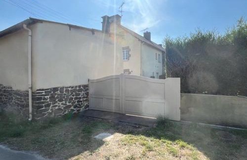 Roz-Landrieux Casa | Maison avec jardin clos