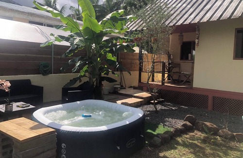 Ha'apiti Casa | Maison Avec Jardin Clôturé et Jacuzzi Privé Proche Spot de Surf Haapiti