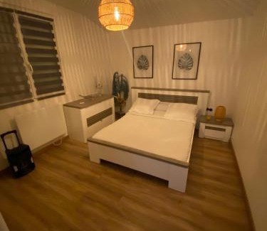 Saran Casa | Maison avec piscine chauffée jacuzzi a1 heure paris 10 mn du centre ville