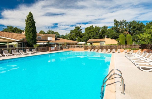 Gaujac Casa | Maison lumineuse avec terrasse | Accès saisonnier à la piscine!