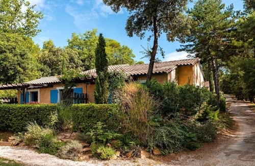 Gaujac Casa | Maison lumineuse avec terrasse | Accès saisonnier à la piscine!