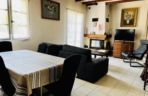 Espelette Casa | Maison Basque T4 à Espelette : 5 adultes + 2 enfants, Internet, Jardin, Animal OK - FR-1-495-2