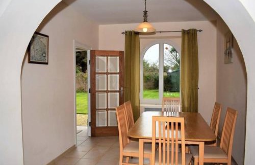 Pleumeur-Bodou Casa | Maison bretonne rénovée à 300m de la plage avec jardin clos, WIFI, et équipements pour bébé - FR-1-368-64