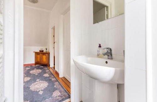 Melun Casa | Maison Briand - Grande chambre chez l'habitant - Melun Centre - Wifi, Netflix, Smart TV, Lit à mousse mémoire de forme