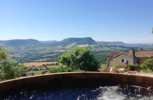 Saint-Georges-de-Luzencon Casa | Maison charmante à Saint-Georges-de-Luzençon avec jacuzzi