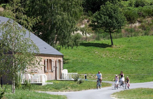 Egletons Casa | Maison calme à 700 mètres du centre ville | Wi-Fi + Piscine Extérieure