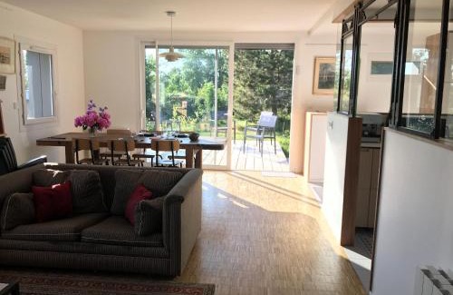 Chartres Casa | Maison calme à Chartres avec terrasse et jardin, adaptée PMR - FR-1-581-97