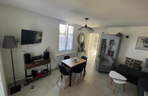 Rochefort Casa | Maison chaleureuse avec terrasse privative proche de la gare et du centre-ville