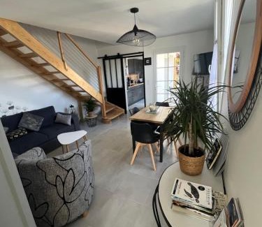 Rochefort Casa | Maison chaleureuse avec terrasse privative proche de la gare et du centre-ville