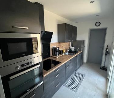 Rochefort Casa | Maison chaleureuse avec terrasse privative proche de la gare et du centre-ville