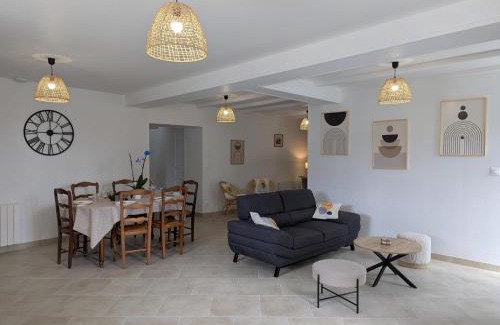 Challignac Casa | Maison charentaise rénovée avec jardin privatif et parking - FR-1-653-281