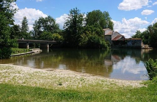 Vindelle Casa | Maison charentaise rénovée avec jardin privé, proche d'Angoulême et activités en bord de Charente - FR-1-653-208