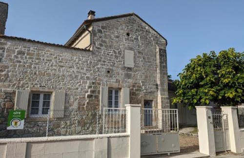 Vindelle Casa | Maison charentaise rénovée avec jardin privé, proche d'Angoulême et activités en bord de Charente - FR-1-653-208