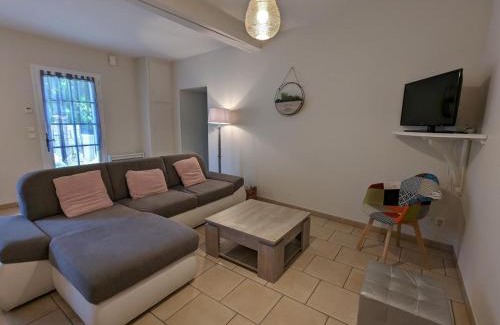 Vindelle Casa | Maison charentaise rénovée avec jardin privé, proche d'Angoulême et activités en bord de Charente - FR-1-653-208