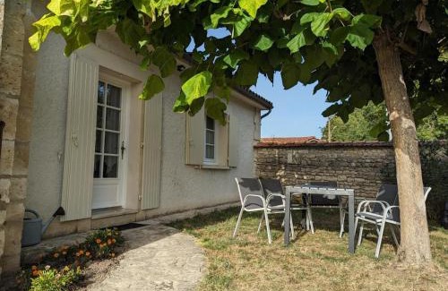 Vindelle Casa | Maison charentaise rénovée avec jardin privé, proche d'Angoulême et activités en bord de Charente - FR-1-653-208