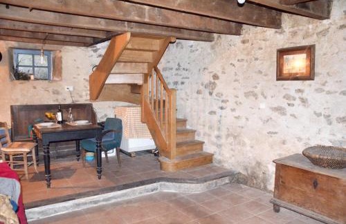 Correze Casa | Maison charmante à Meyrignac-l'Église avec cheminée