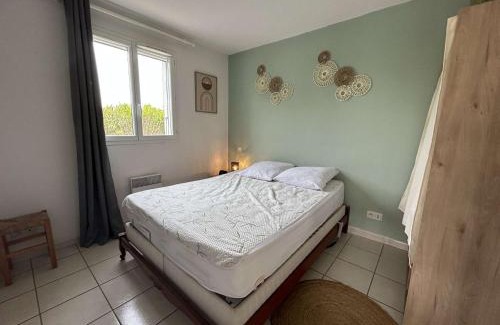 Saint-Pierre-la-Mer Casa | Maison climatisée avec 2 pièces et mezzanine, 5 couchages, parking, St Pierre la Mer - FR-1-229D-159