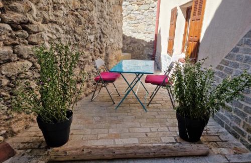 Isola Casa | Maison complète Ganzes Haus House 6 Peronnes La Finière Seealpen Isola Village bei Nizza Alpes -Maritimes près de Nice 70 km