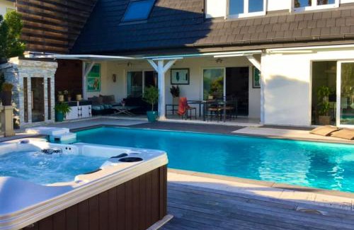 Walbach Casa | Maison confortable à Walbach avec piscine privée