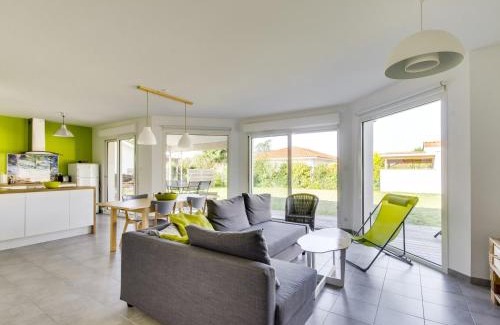 Biscarrosse Casa | Maison contemporaine Biscarrosse, 7 pers., 3 ch., Wi-Fi, sur terrain 700m², proche activités et plages - FR-1-521-44