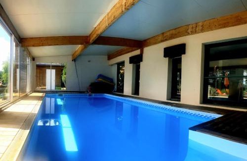 Saint-Pardoux-le-Vieux Casa | Maison conviviale 8 personne avec piscine intérieure, à la campagne