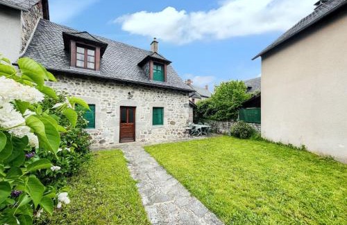 Lanobre Casa | Maison cosy à Lanobre + Jardin
