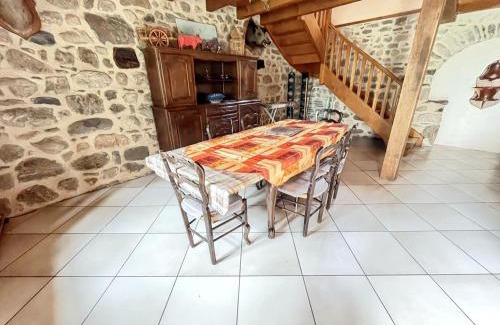 Lanobre Casa | Maison cosy à Lanobre + Jardin