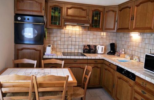 Sully-sur-Loire Casa | Maison cosy à Sully-sur-Loire, 5 chambres, terrasse, parking, draps et chauffage inclus - FR-1-590-220
