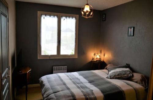 Sully-sur-Loire Casa | Maison cosy à Sully-sur-Loire, 5 chambres, terrasse, parking, draps et chauffage inclus - FR-1-590-220