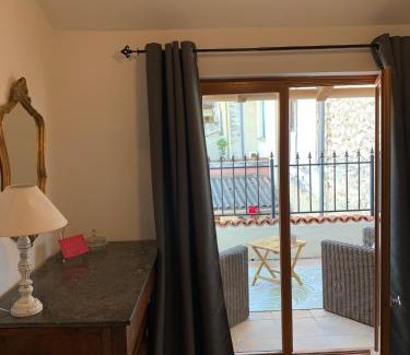 Eymet Casa | Maison cosy cœur de bastide+ cour + vue sur toits