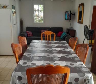 Perinet Casa | Maison créole chaleureuse avec stationnement