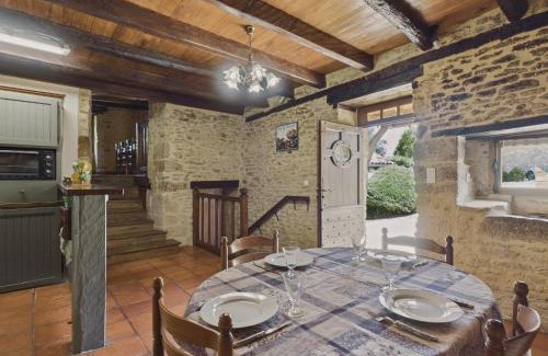 Saint-Crepin-et-Carlucet Casa | Maison de campagne pour 6 avec piscine et jardin