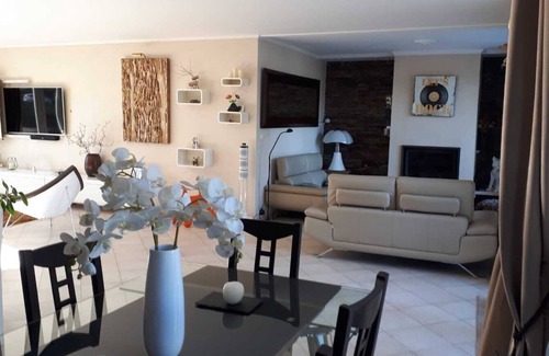 Plaisir Casa | Maison Dans Domaine Privé Avec Piscine et Tennis Proche de Versailles et Paris