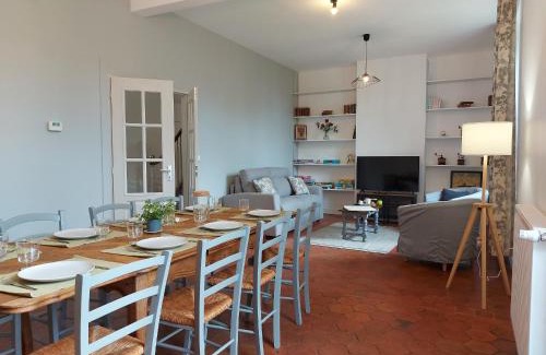 Crucey-Villages Casa | Maison de Charme à la Campagne avec Jardin, Billard, Baby-foot et Terrasse en Teck - FR-1-581-135