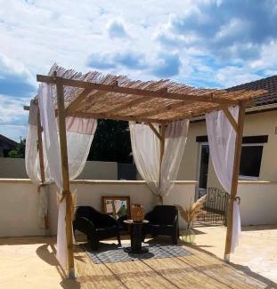 Savignac-sur-Leyze Casa | Maison de campagne Piscine, jacuzzi 2P Monflanquin
