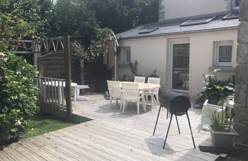 Languenan Casa | Maison de Campagne au Calme Entourée D'un Jardin Arboré