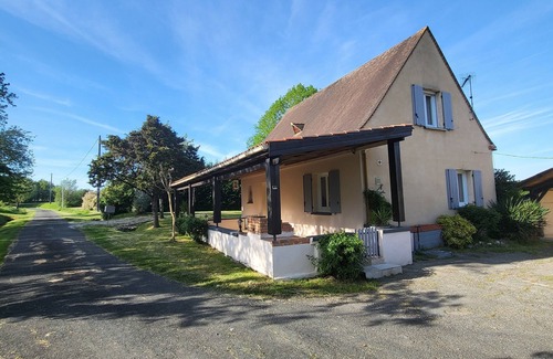 Rives Casa | Maison de Campagne Avec Piscine