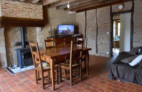 Lignac Casa | Maison de Caractère Rénovée avec Jardin, Terrasse, et Proche du Château Guillaume - FR-1-591-131
