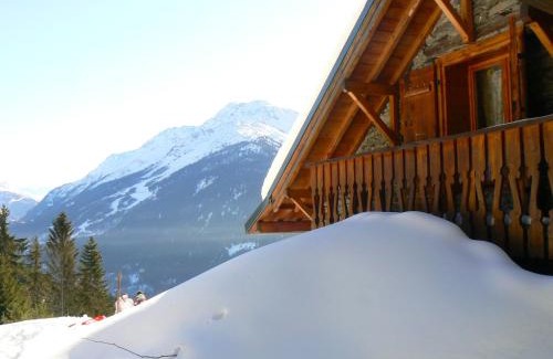 Seez Casa | Maison de charme à Séez avec vue sur montagne, cheminée