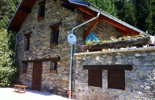 Seez Casa | Maison de charme à Séez avec vue sur montagne, cheminée