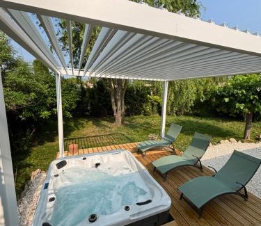 Gordes Casa | Maison de charme avec jacuzzi, vue sur Gordes à 5mn du centre du village