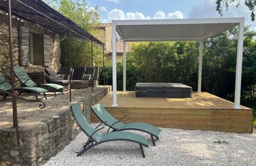 Gordes Casa | Maison de charme avec jacuzzi, vue sur Gordes à 5mn du centre du village