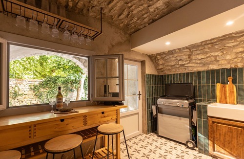 Berrias-et-Casteljau Casa | Maison de Caractère au Coeur du Village de Berrias. Charme Délicieusement Rétro