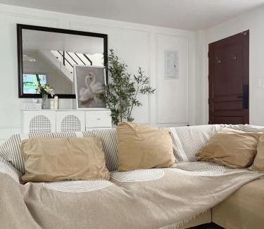 Luzon Casa | Maison de Jacinta - 2BR HOUSE NEAR AGUINALDO HIGHWAY